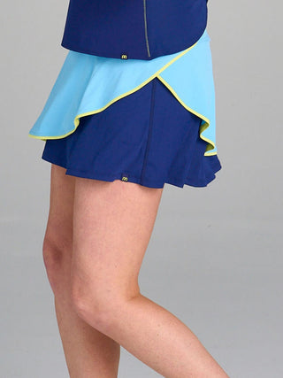 Model is wearing size large in The Sondra - Two Tone skort.