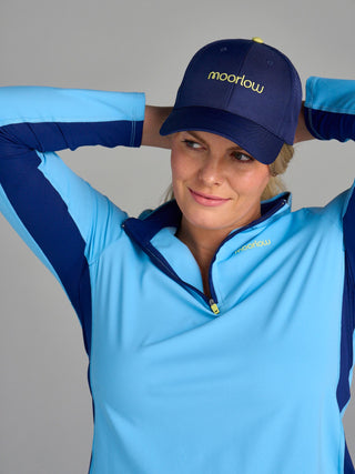  Model is wearing one size Performance Hat and size large in The Brooksie - Sky Blue pullover.