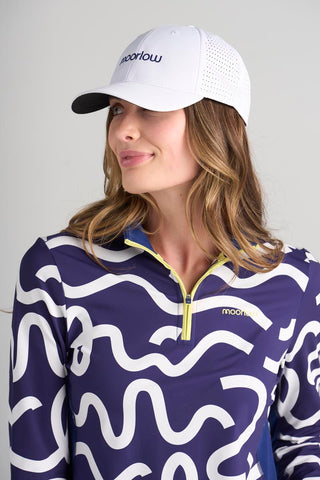 Model is wearing the Performance Hat in White.