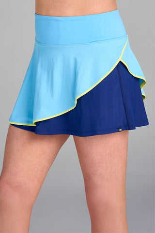Model is wearing size large in The Sondra - Two Tone skort.